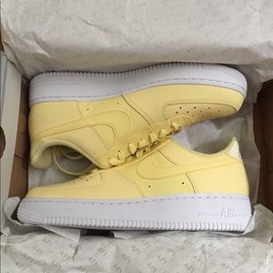 NIB Nike Air Force 1 Sneakers - Size 8.5/6/40